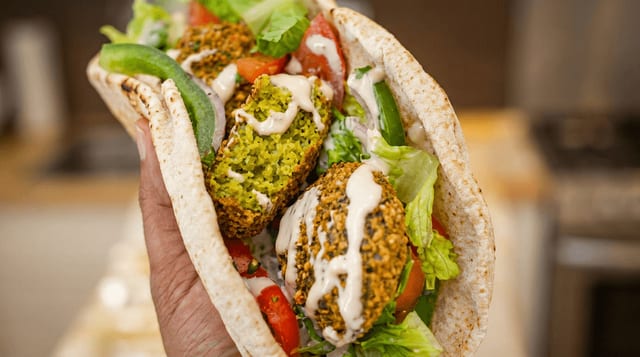 Falafel Sandwich | Sandwich de Falafel.