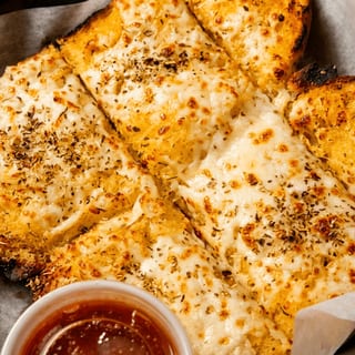 Garlic Bread with Cheese - Pan de Ajo con Queso